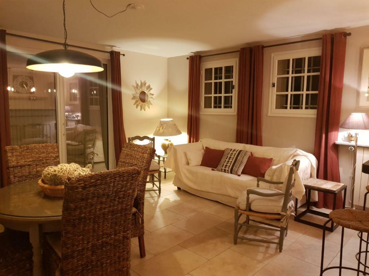 Ferienwohnung Le Jas Des Parpaillous LʼIsle-sur-la-Sorgue Exterior foto
